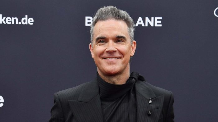 Robbie Williams: Biography, Net Worth, Age, Wikipeddia, Height, Ethnicity, Nationality